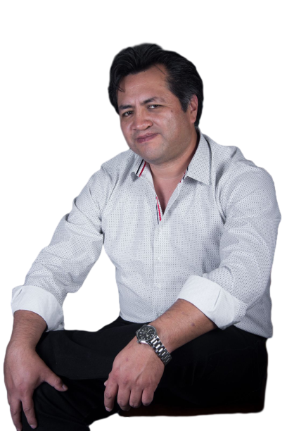 A white shirt and a wooden chair: Pixian automatic cutout